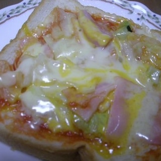 キャベツ・ベーコン・チーズのトースト